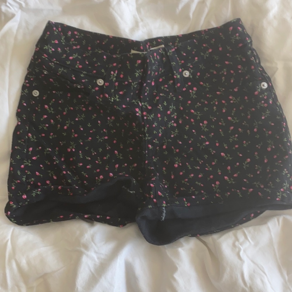 Levi’s Flower Jean Short